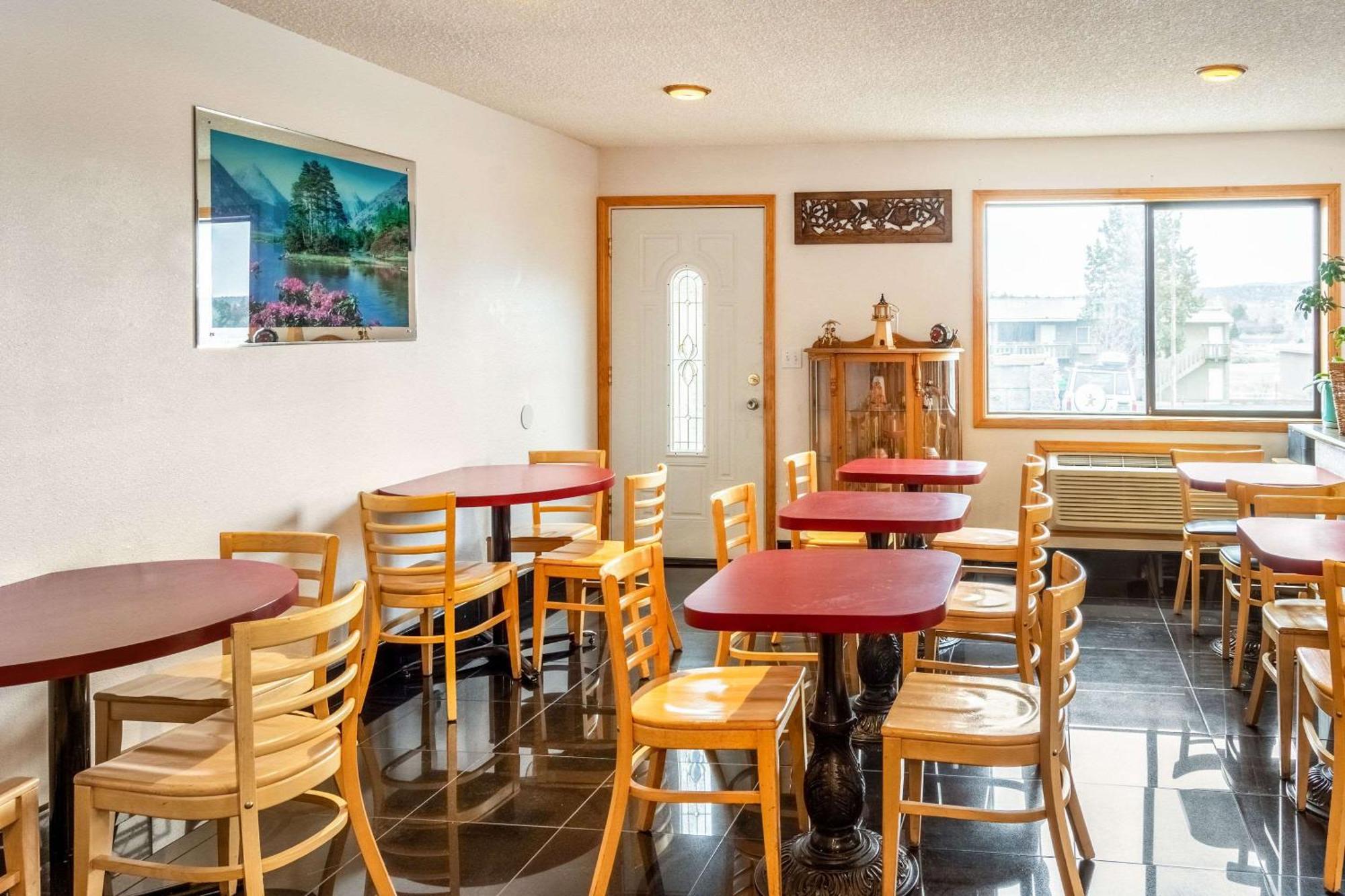 Econo Lodge Inn & Suites Madras Zewnętrze zdjęcie