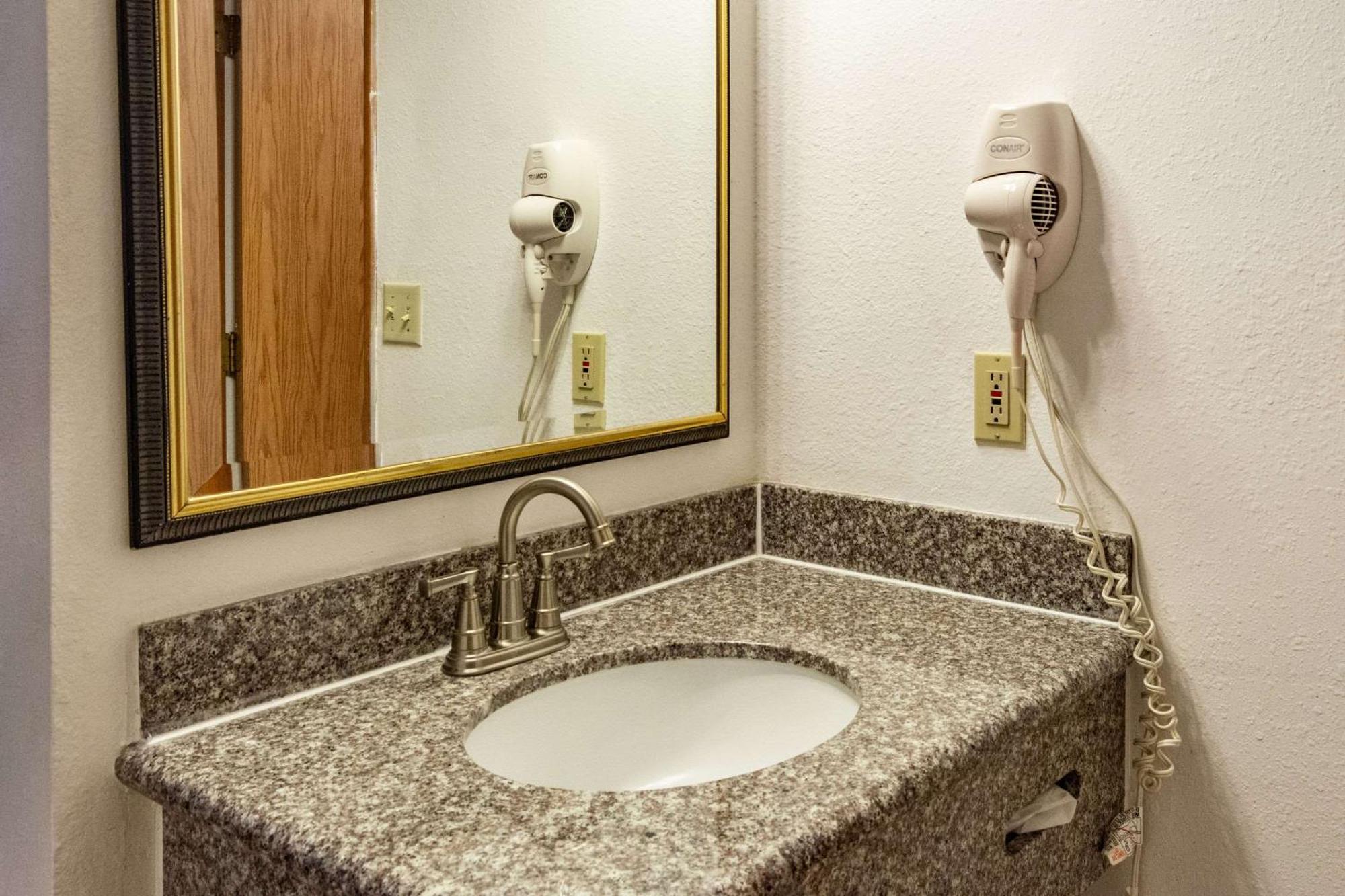 Econo Lodge Inn & Suites Madras Zewnętrze zdjęcie