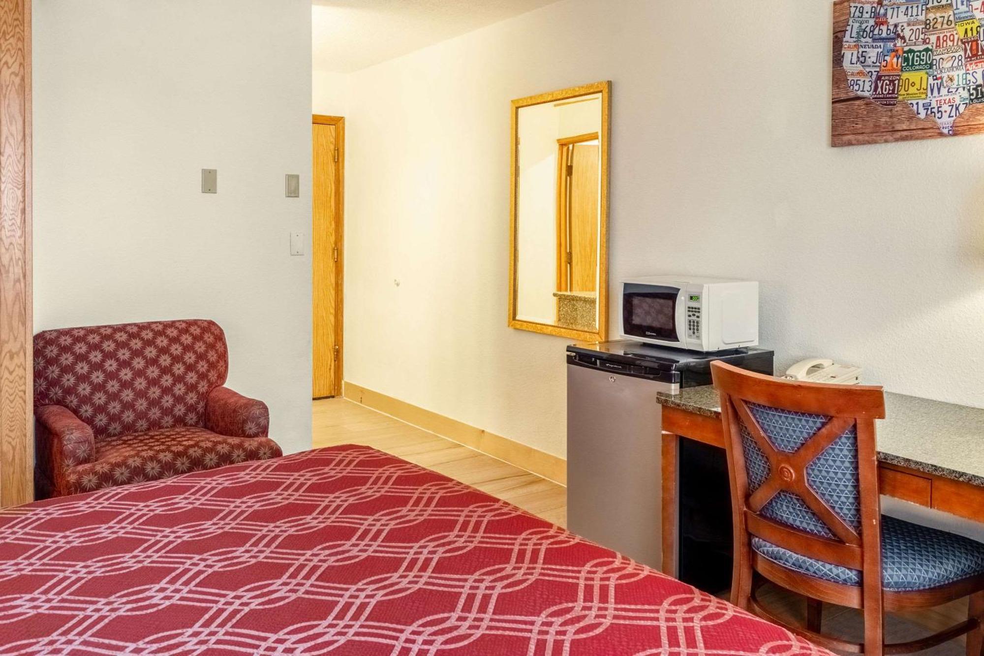 Econo Lodge Inn & Suites Madras Zewnętrze zdjęcie