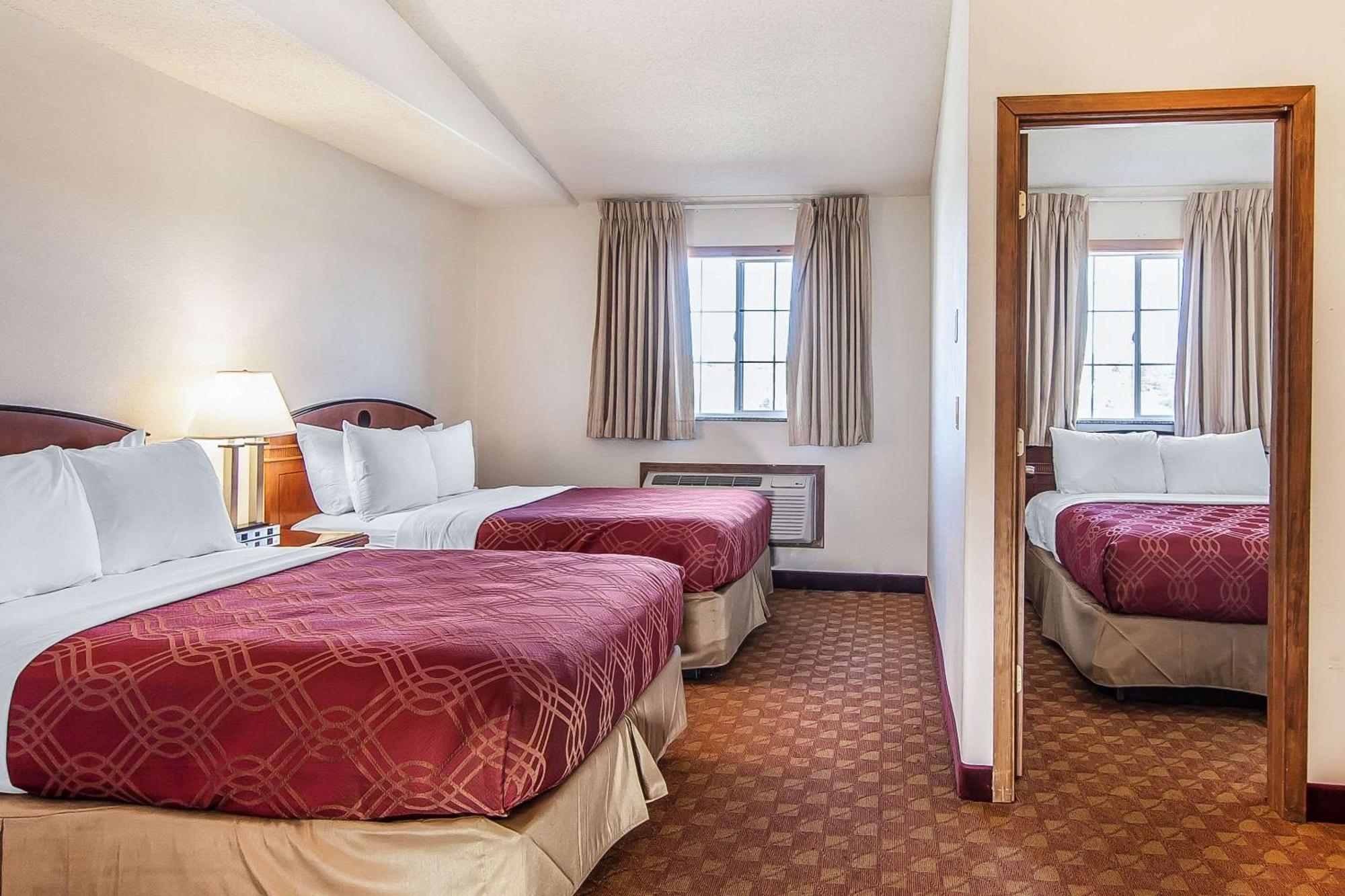 Econo Lodge Inn & Suites Madras Zewnętrze zdjęcie